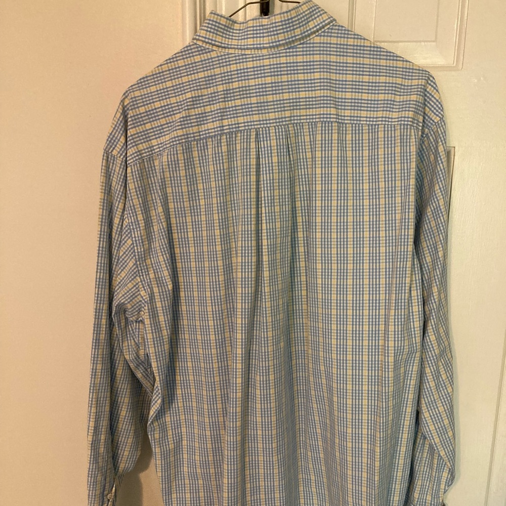 Vineyard Vines Button Down Medium - image 3